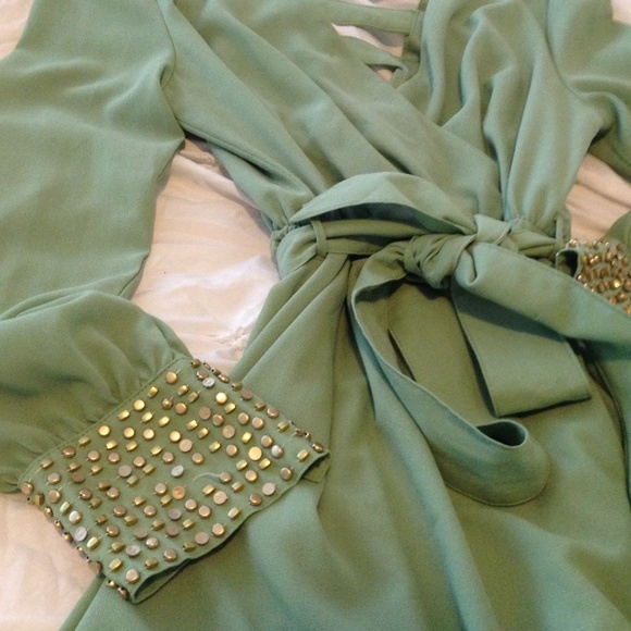 🚫SOLD🚫Deep plunging neck mint cage back dress - Picture 2 of 4