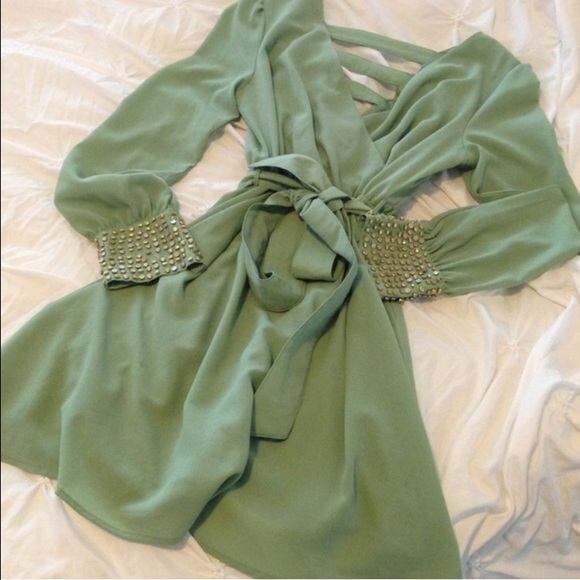 🚫SOLD🚫Deep plunging neck mint cage back dress - Picture 4 of 4