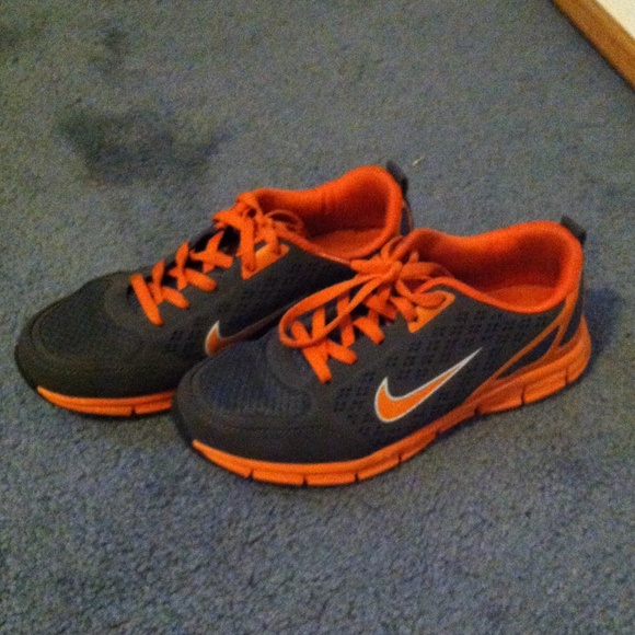 💥SOLD💥 orange and gray nikes