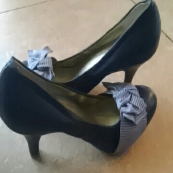 Seychelles Shoes - Beautiful blue white bow Dorothy looking