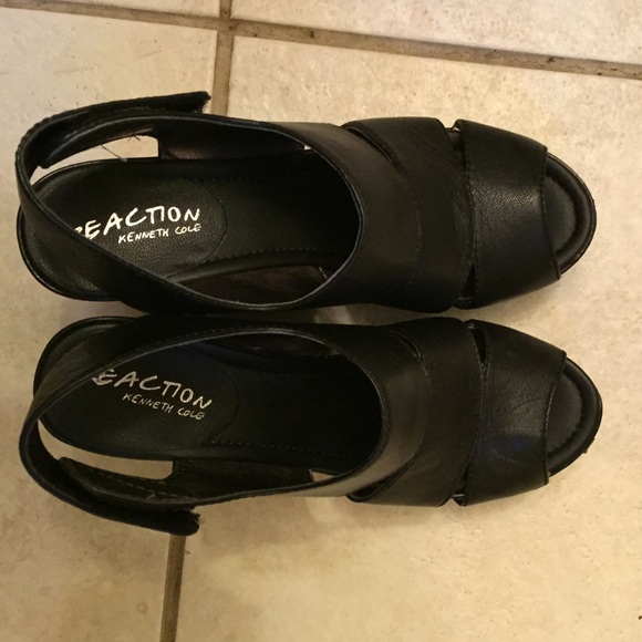 Really Cute Kenneth Cole Reaction Wedge  Sandals!