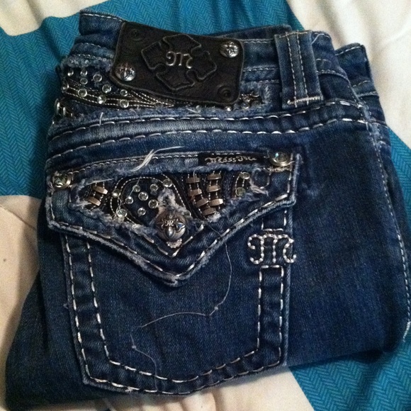 selling my skinny miss me jeans.