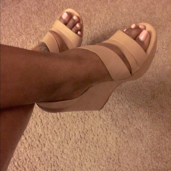Hot hot Jessica Simpson nude wedges!!!