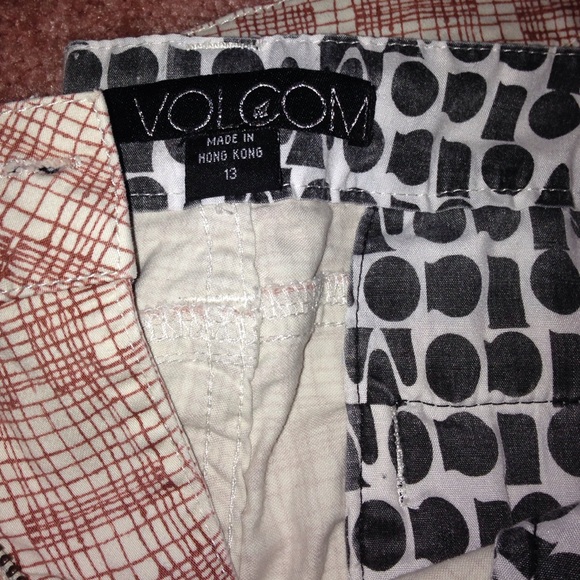 Volcom shorts🎀 - Picture 2 of 4