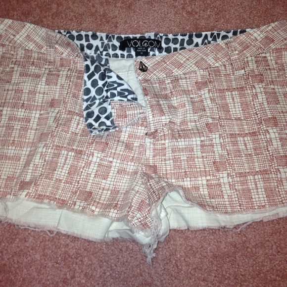 Volcom shorts🎀 - Picture 3 of 4