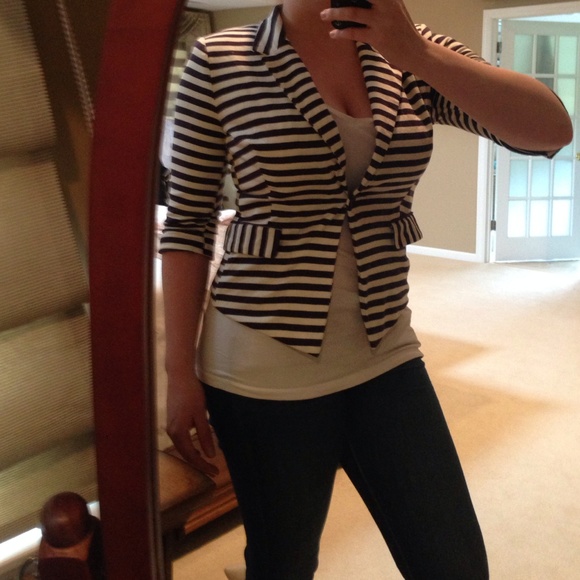 Navy and white striped blazer! - Picture 3 of 3