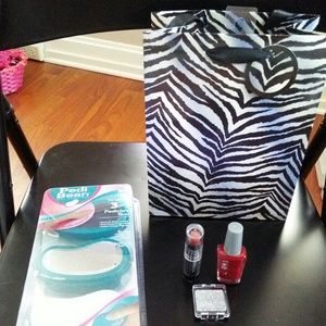 Gift bag and cosmetic items