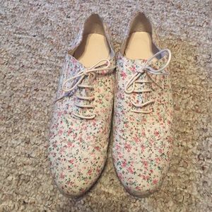 Floral printed oxfords