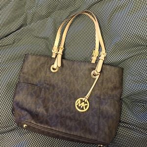 Michael kors jet set tote