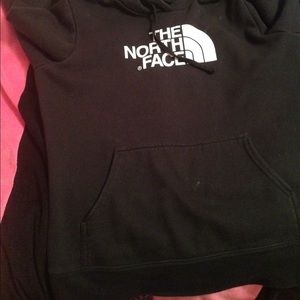 Black north face pull over