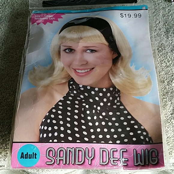 Sandy deep blonde wig