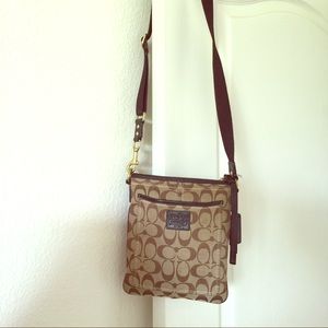 Coach signature Crossbody bag