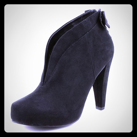 G by Guess Tarrah Faux Suede Booties