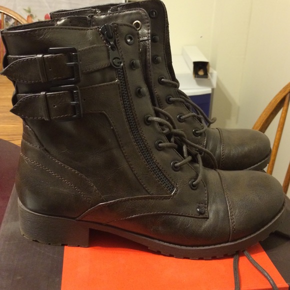 Guess Boots - New G by Guess boots 7.5M comes with box