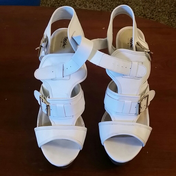 While mossimo  heels