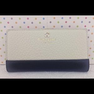 SALE‼️ kate spade Southport Avenue Stacy Wallet