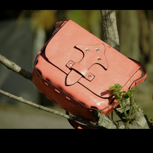 Vintage cross shoulder handbag