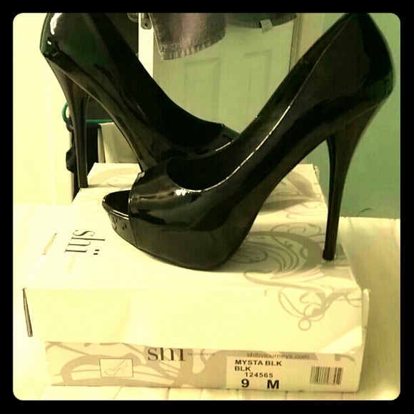 Black heels. Size 9. Shi by Journeys