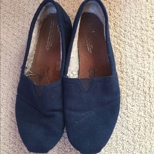 Navy blue toms