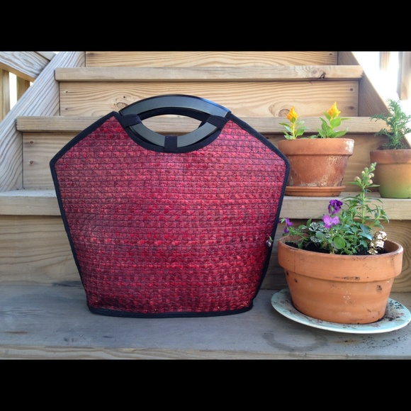 Natural fiber woven handbag