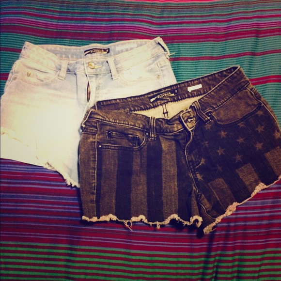 Hot Topic Brand Shorts /Black shorts