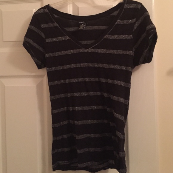 XL black and silver vneck