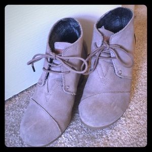 Toms Desert wedge bootie sz7