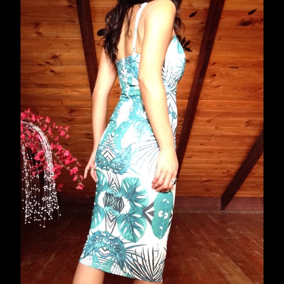 🎉HP🎉✨ NWOT Green Forest "Victoria" Fitted Dress✨ - Picture 3 of 4