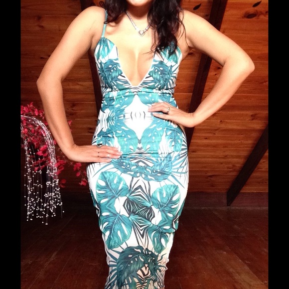 🎉HP🎉✨ NWOT Green Forest "Victoria" Fitted Dress✨ - Picture 4 of 4