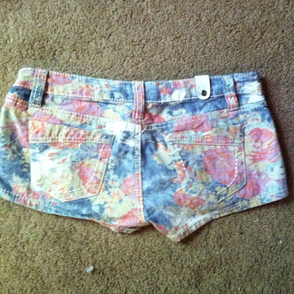Floral shorts - Picture 2 of 2