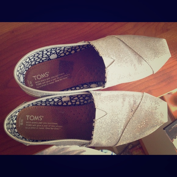 TOMS Silver Glitter size 8