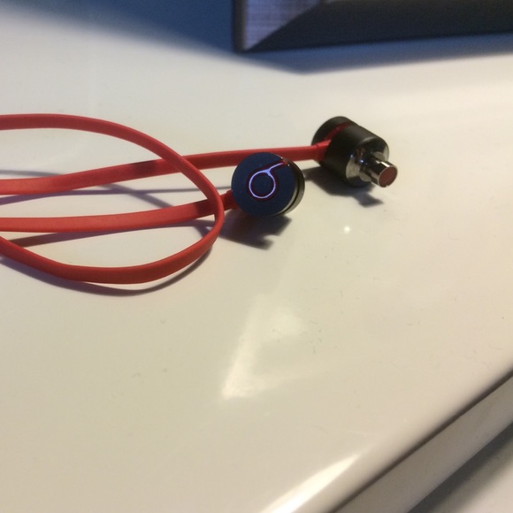 Beats earbud headphones