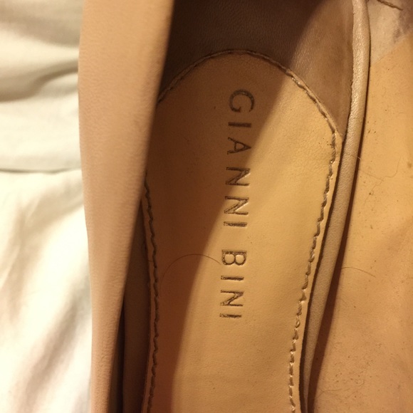 Gianni Bini 4" stunning Carmel leather high heels - Picture 2 of 4