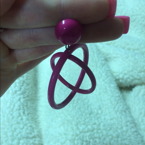 Pink Plastic hoop earrings - Picture 2 of 3