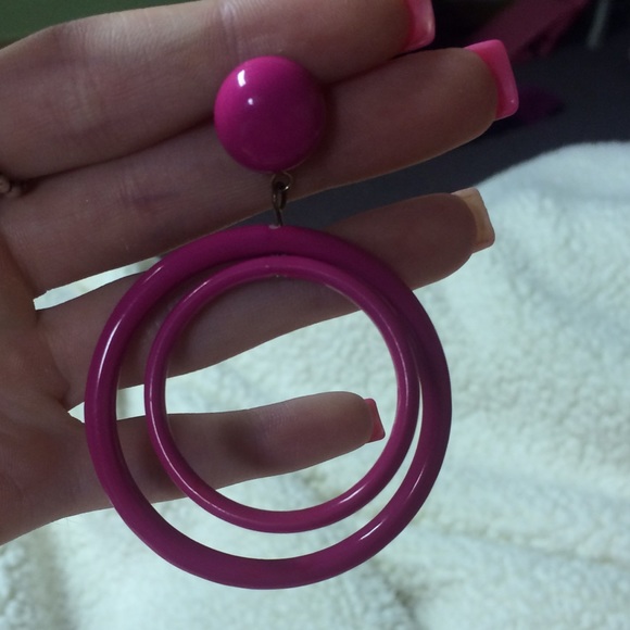 Pink Plastic hoop earrings - Picture 3 of 3