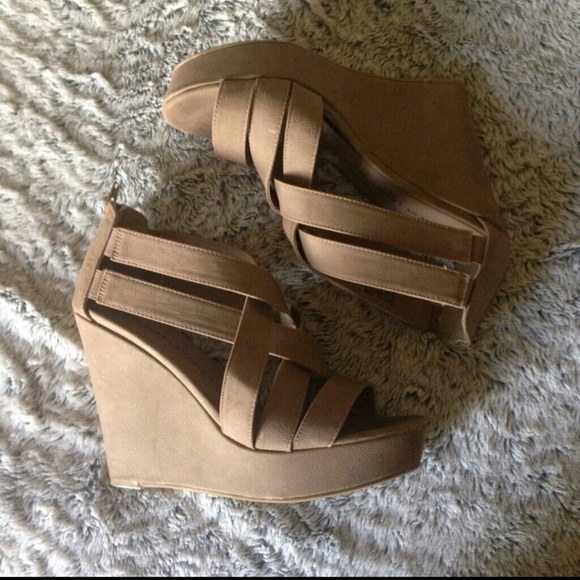 Chinese Laundry Wedges
