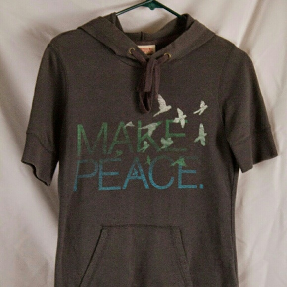 Short-sleeved gray sweater