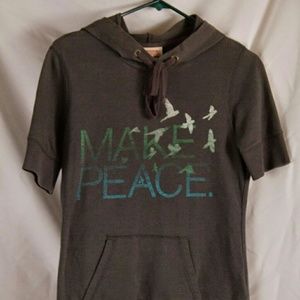 Short-sleeved gray sweater