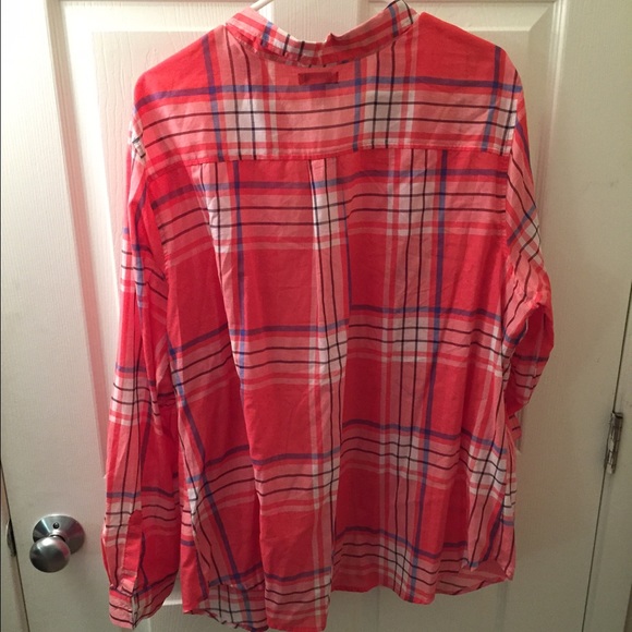 Old navy plaid top NWOT - Picture 2 of 3