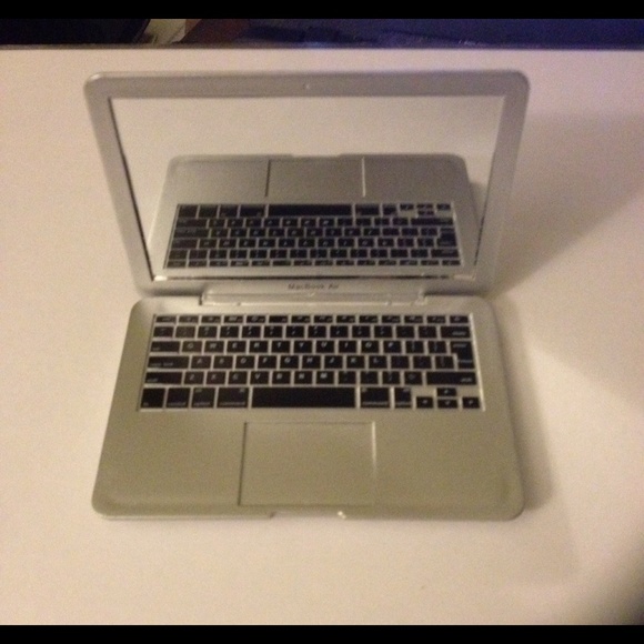 💰Adorable MacBook Mirror (4 for $25) - Picture 2 of 3
