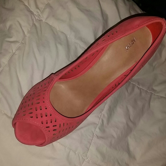 Heels - Picture 2 of 3