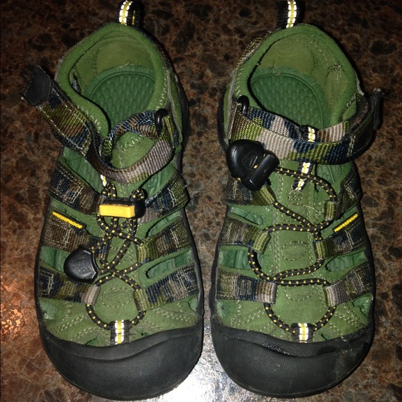 Camouflage children size 12 keen sandles