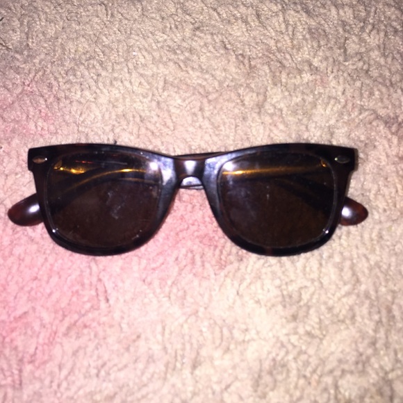Sun glasses - Picture 1 of 1