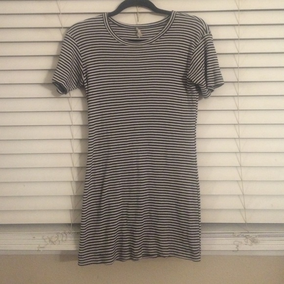 BRANDY MELLVILLE T-SHIRT DRESS