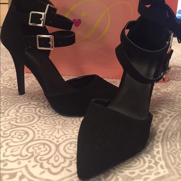 Brand new black pumps! 💕