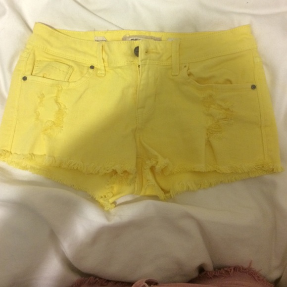Yellow shorts - Picture 1 of 2