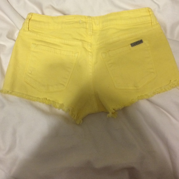 Yellow shorts - Picture 2 of 2