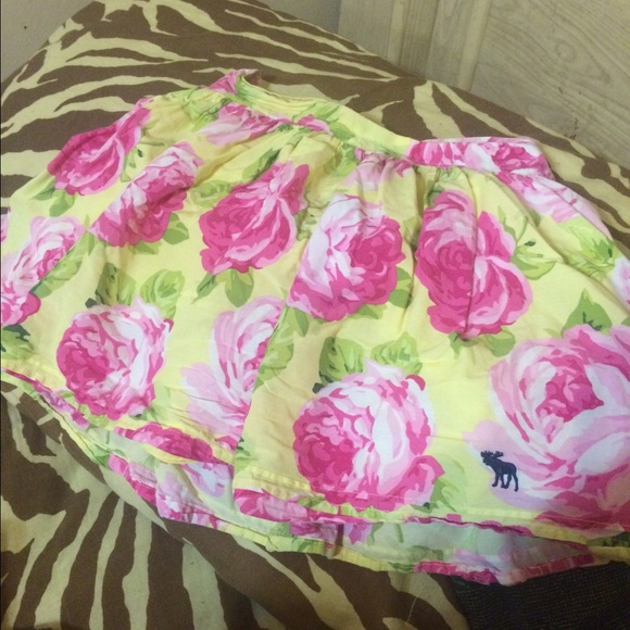 High waisted Abercrombie & Fitch really cute skirt