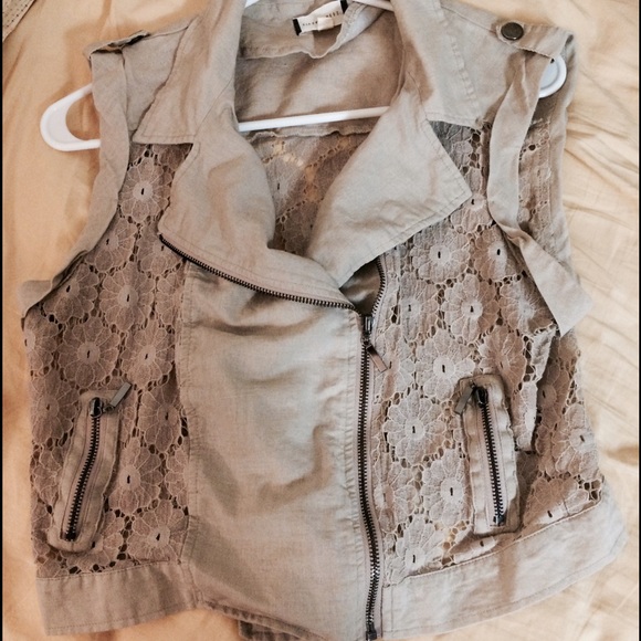 Lacey sleeveless Vest