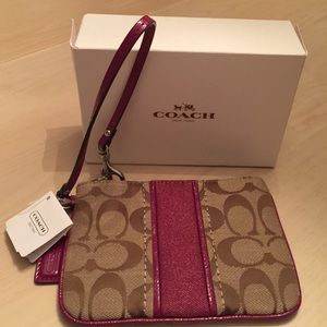 NWT COACH authentic wristlet